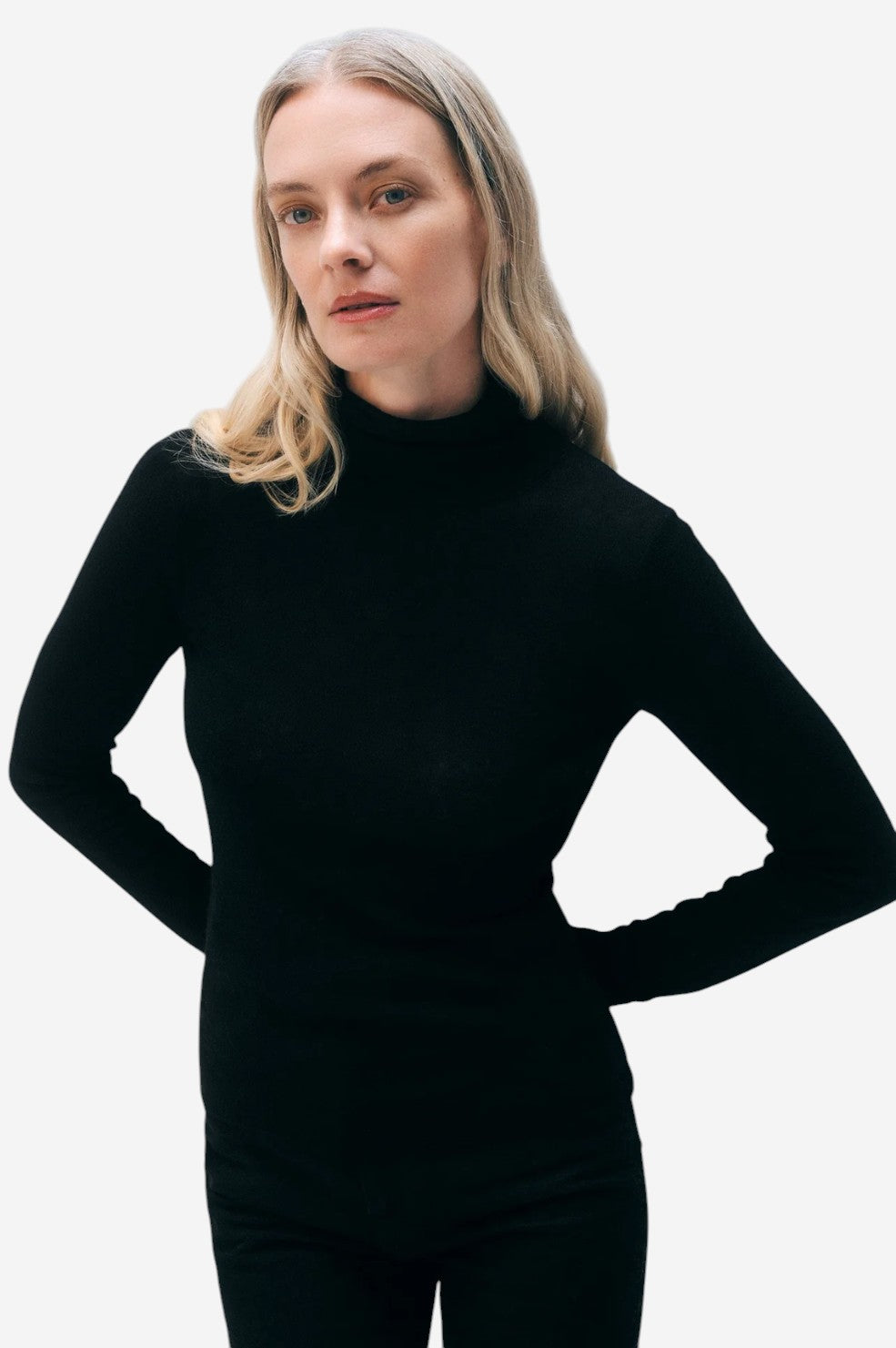 Superfine Cashmere Blend Turtleneck - Black