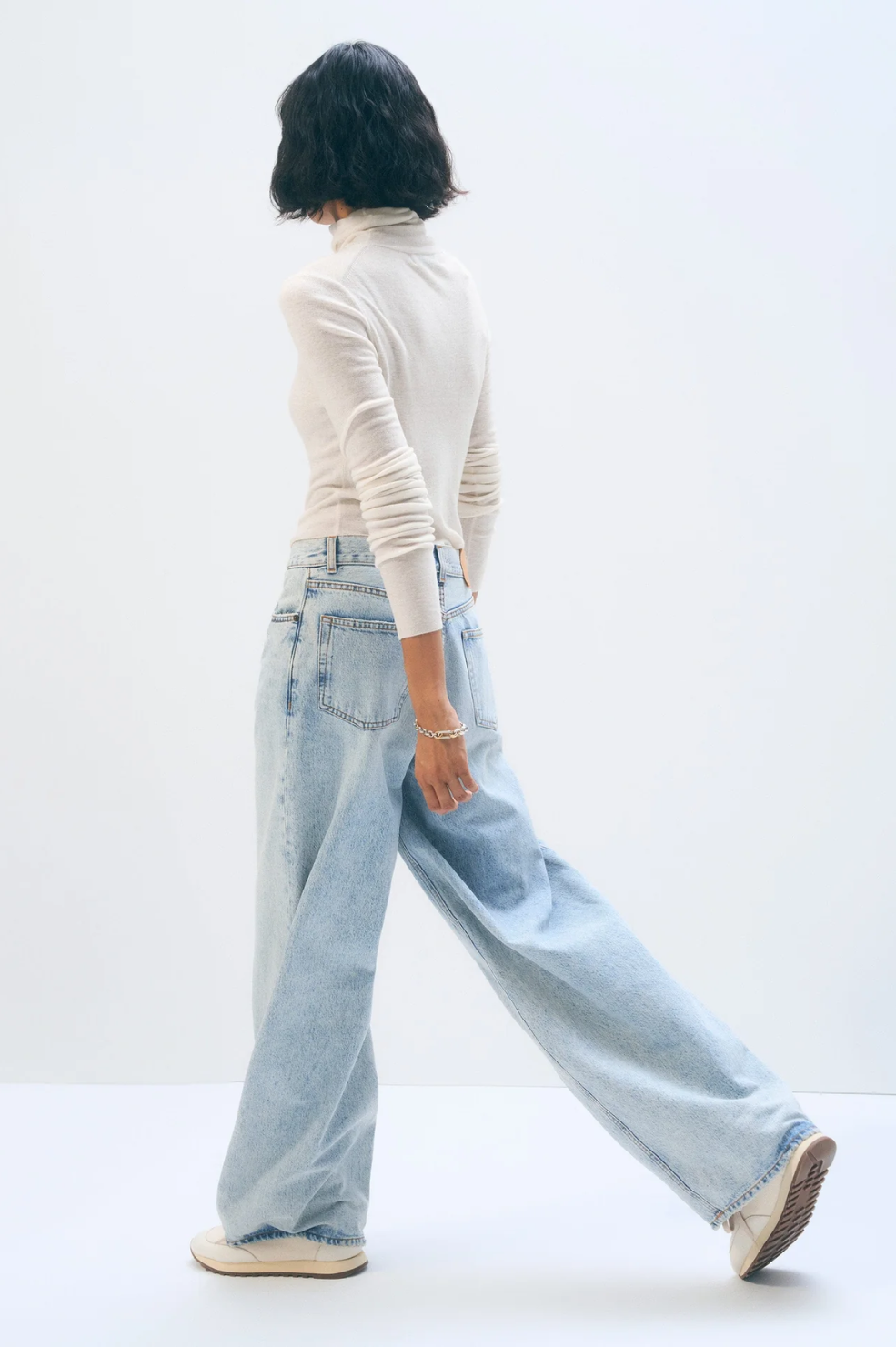 Superfine Cashmere Blend Turtleneck - White